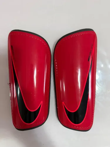 Caneleira Nike Mercurial