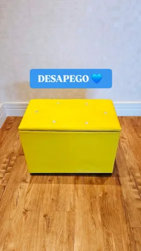 Baú Puff em corino amarelo, estofado perfeito para guardar brinquedos e outros itens .