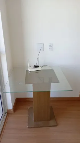 Vendo esse mesa de vidro pequeno