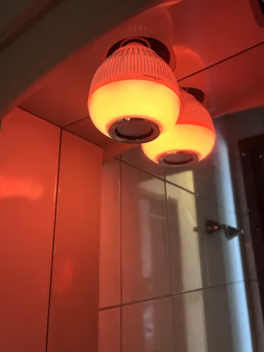 Lâmpada Colorida com Bluetooth 