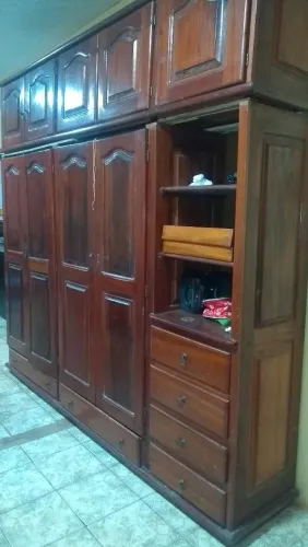 Guarda Roupa de Madeira