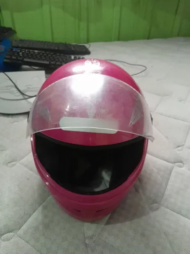 Capacete rosa Protork bom usado