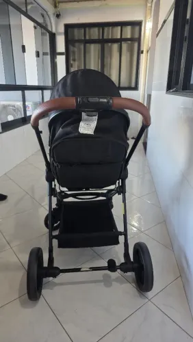 Carrinho de bebê IVY GALZERANO em perfeito estado, reversível, pouquíssimo usado. Brindes*