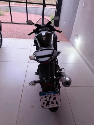 VENDO YZF R-15 (2025) - Sem Detalhes