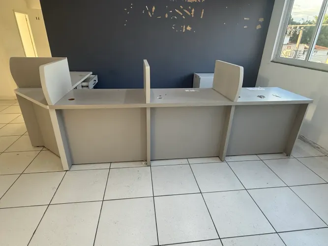 Balcão com 4 posto de trabalho