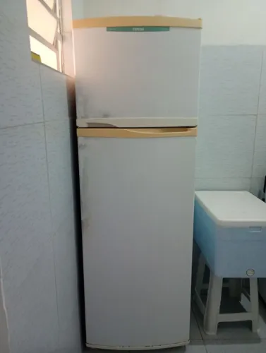 Vendo Geladeira Consul usada(não funciona)