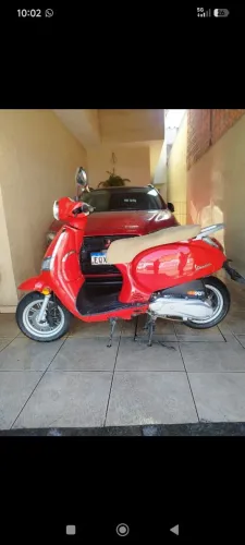 Moto da marca bee Mônaco de 150 cc