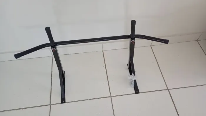 Suporte Barra Fixa em Aço Inox de Parede Preta