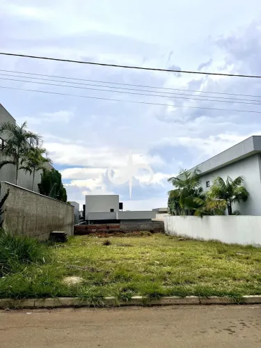 Terreno à venda no Grand Trianon Anápolis  390 m²