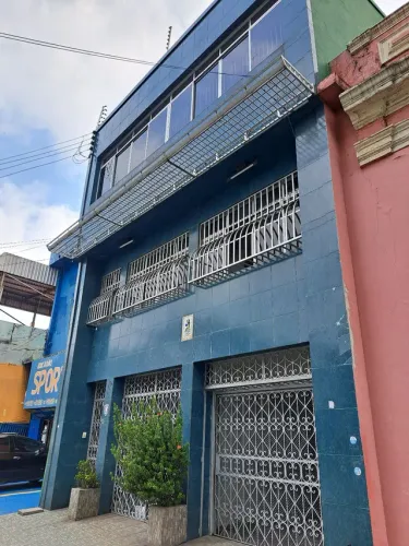 Prédio residencial no centro próximo à feira da banana