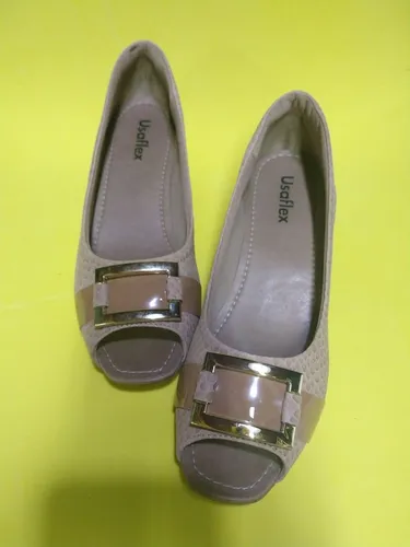Sapato Scarpin Usaflex Bege com Fivela Peep Toe N°38