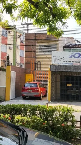 Um Lugar Imóveis vende: Casa com 2 quartos, ampla, segura e com espaço para trabalho em lo