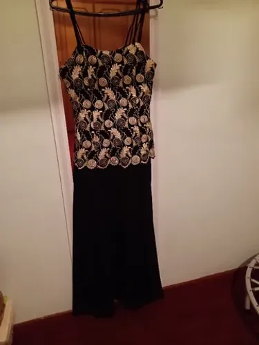 Vestido de festa/ preto com dourado tamanho P - Longo - Rodado - Tecido fino - Em perfeito