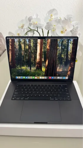 MacBook Pro M3 Max 16.2
