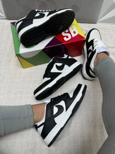 Tênis Nike Dunk Low Preto e Branco