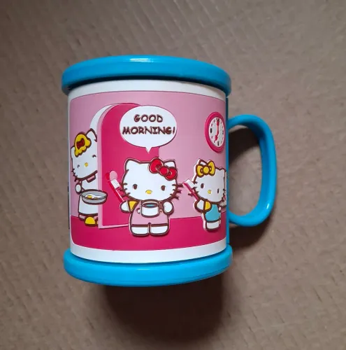 Caneca Hello Kitty plastico resistente NOVO