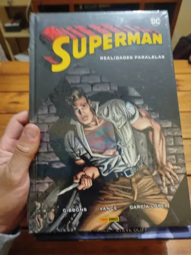 Superman Realidades Paralelas