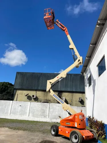 Locação Plataforma Elevatória Articulada JLG E450AJ