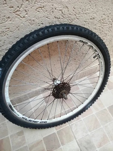 Roda para bicicleta  aro 26 com catraca 7 marchas alumínio