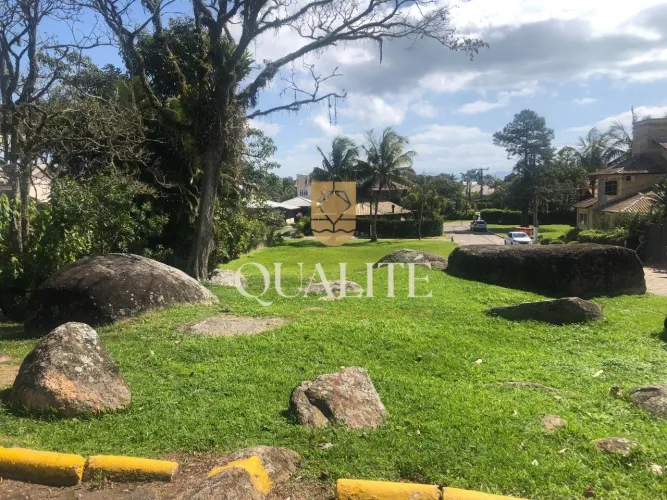 Terreno de 453m² do condomínio Vereda Tropical, a 100 metros da praia, na Cachoeira do Bom