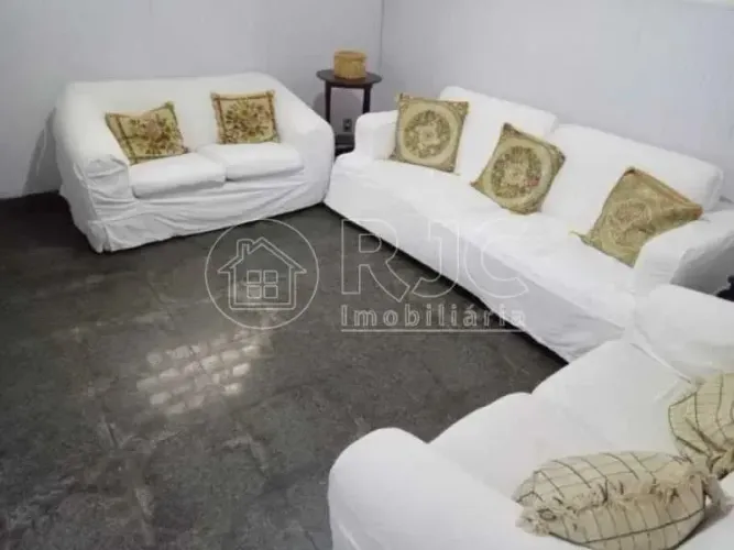 Imóvel para venda possui 273 metros quadrados com 4 quartos em Vila Isabel - Rio de Janeir