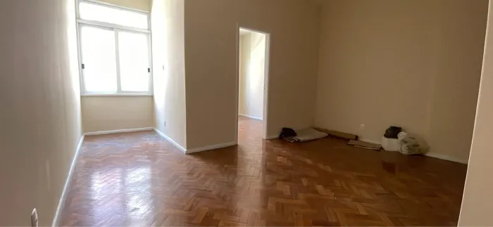 Apartamento amplo e arejado ? 1 quarto + dependência ? Copacabana