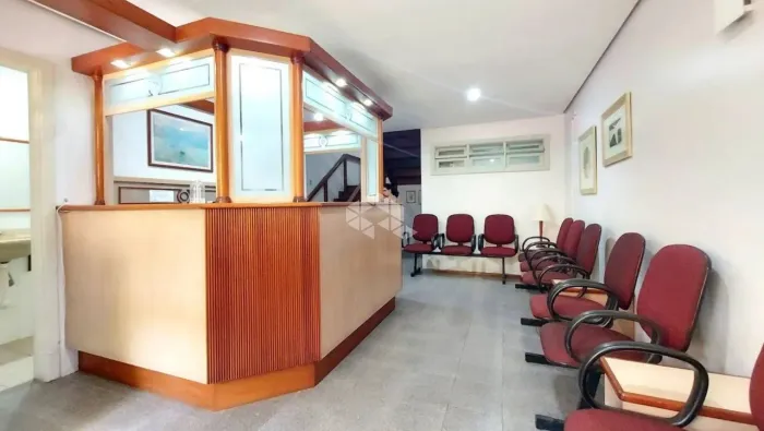 CENTRO MÉDICO COMPLETO A 400 METROS DO HOSPITAL DE CLÍNICAS