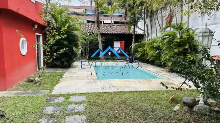 EXCELENTE CASA COM PISCINA PERTINHO DA PRAIA RECREIO DOS BANDEIRANTES