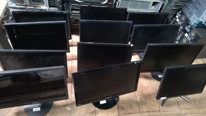 Lote Monitor 19 Polegadas Ligando