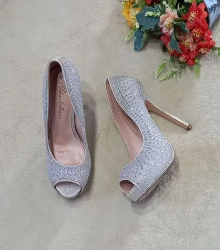 Sandália de Salto Alto Prateada com Strass