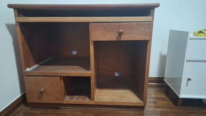 Mesa de escritorio de madeira