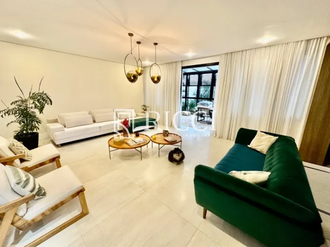 Comprar casa no Ilha Porchat com piscina e area de lazer