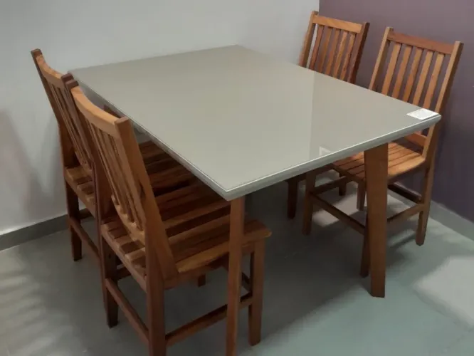 Mesa de Jantar com Vidro + 4 Cadeiras de Demolição NOVO