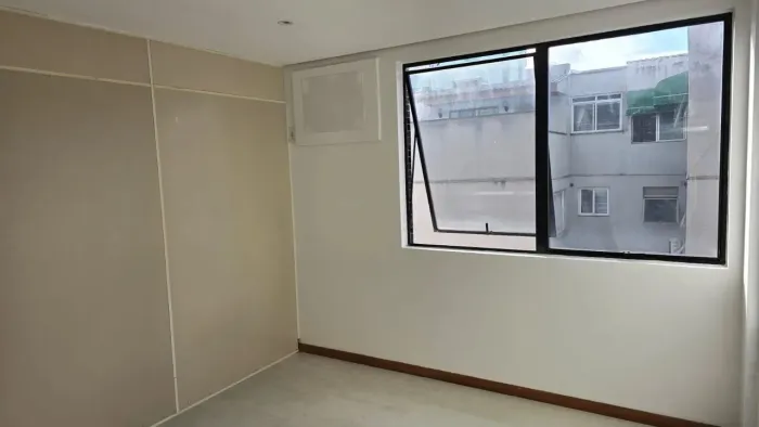 Sala a venda no Menino Deus