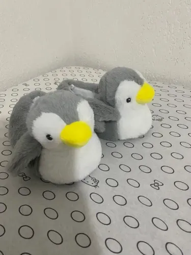 Chinelo de Pelúcia Pinguim