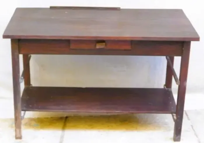 Mesa Canto/Centro Madeira parte inferior com uma prateleira e tampo uma gaveta central * 