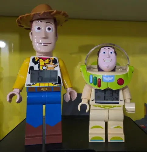 Bonecos Woody e Buzz Lightyear Versão Relógio Lego Toy Story