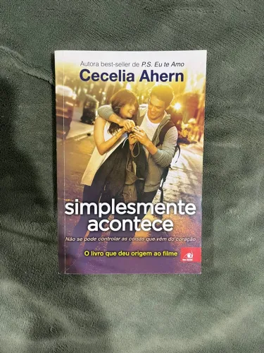 Livro Simplesmente Acontece - Cecelia Ahern