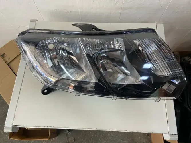 Farol Sandero 2015 (lados)