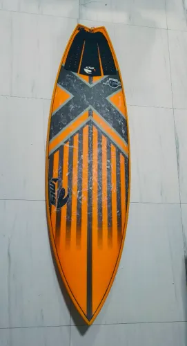 Prancha de surf NOVA 5'10" , 29,6 L , zero com preço de usada