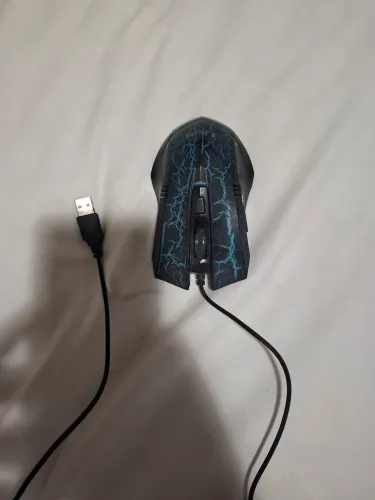 Mouse Gamer com Design Moderno e Iluminação