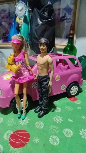 Boneca Barbie articulável ,Ken e SUPER VAN