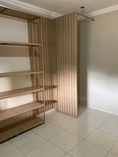 Estrutura de provador de roupas para loja 