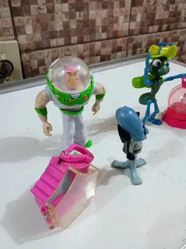 Brinquedos Toy Story - Buzz Lightyear, Alien e Inseto Gigante