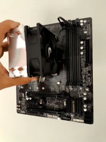 Kit Placa-mãe + Processador Ryzen 3 3200G - Pronto pra montar!