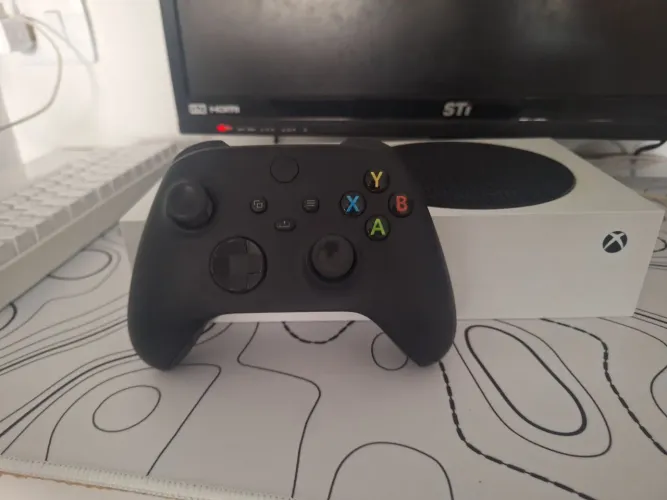 Xbox series s seminovo + controle xbox series preto