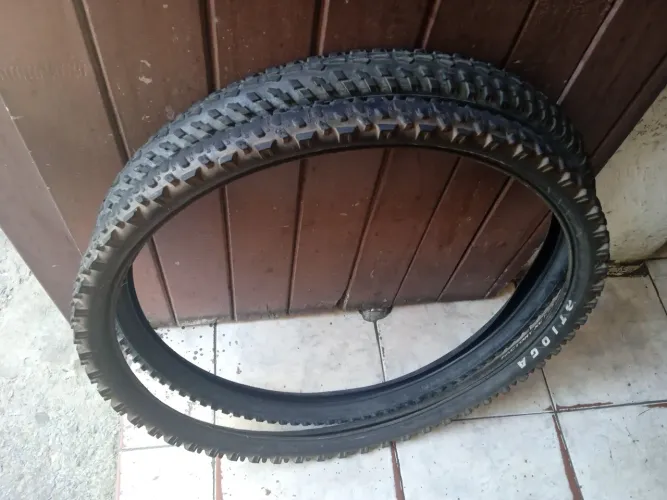 PAR DE PNEUS ARO 26.