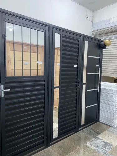 OFERTA IMPERDÍVEL - PORTAS DE ALUMÍNIO PRETO