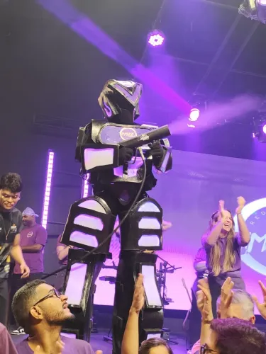 Robô de Led gigante para eventos da Vem Plataforma 360