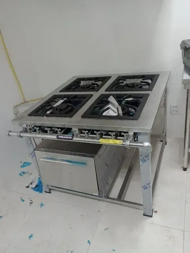 Fogão Industrial 4 Bocas Inox Com Forno 40x40 